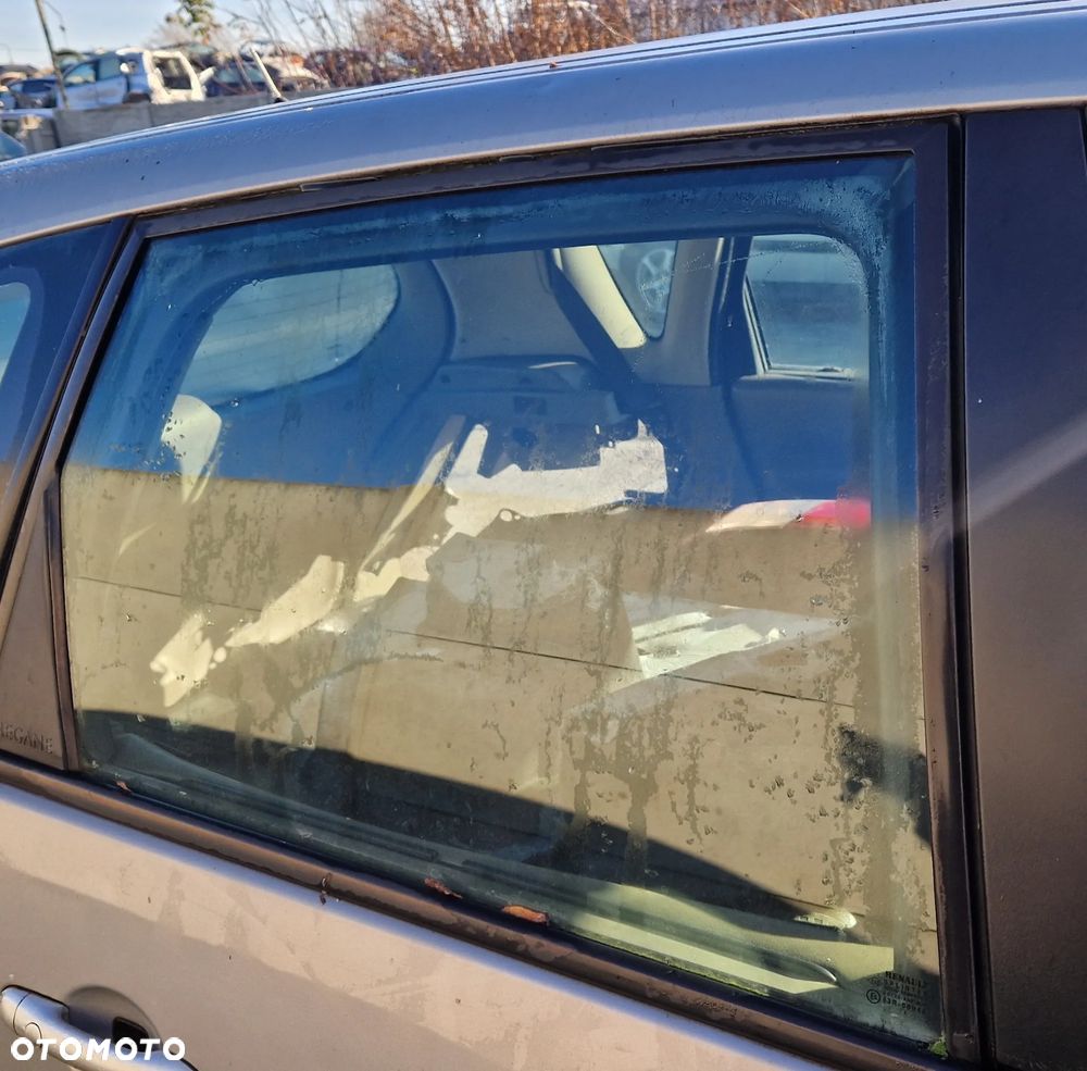 RENAULT SCENIC II SZYBA DRZWI PRAWY TYŁ