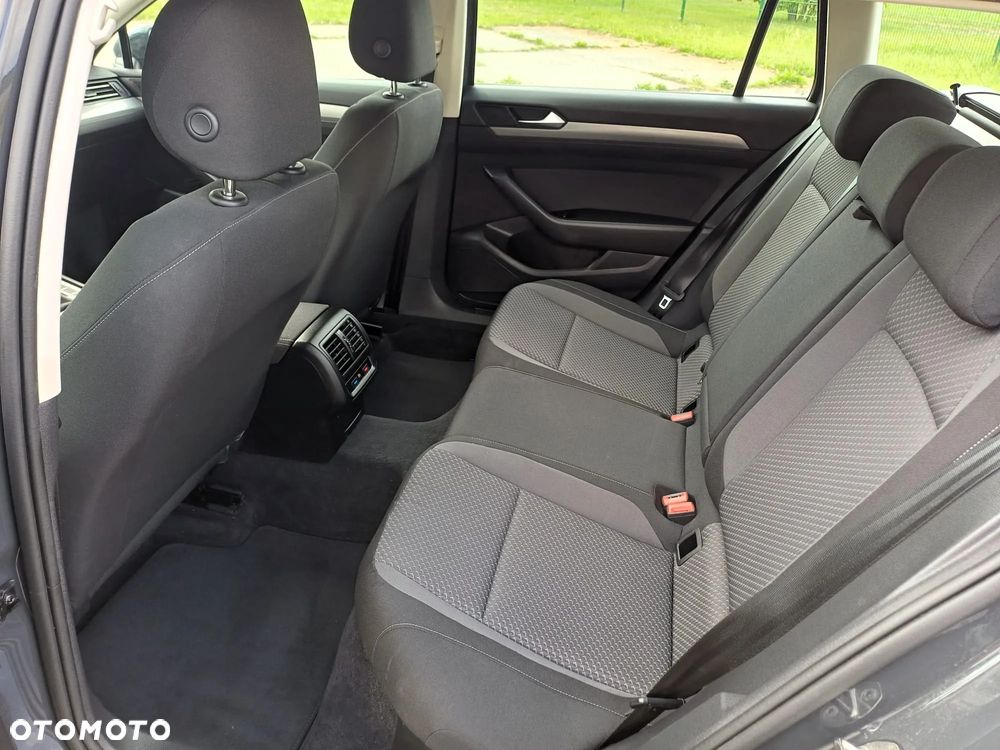 Volkswagen Passat Variant 2.0 TDI SCR DSG Comfortline - 27