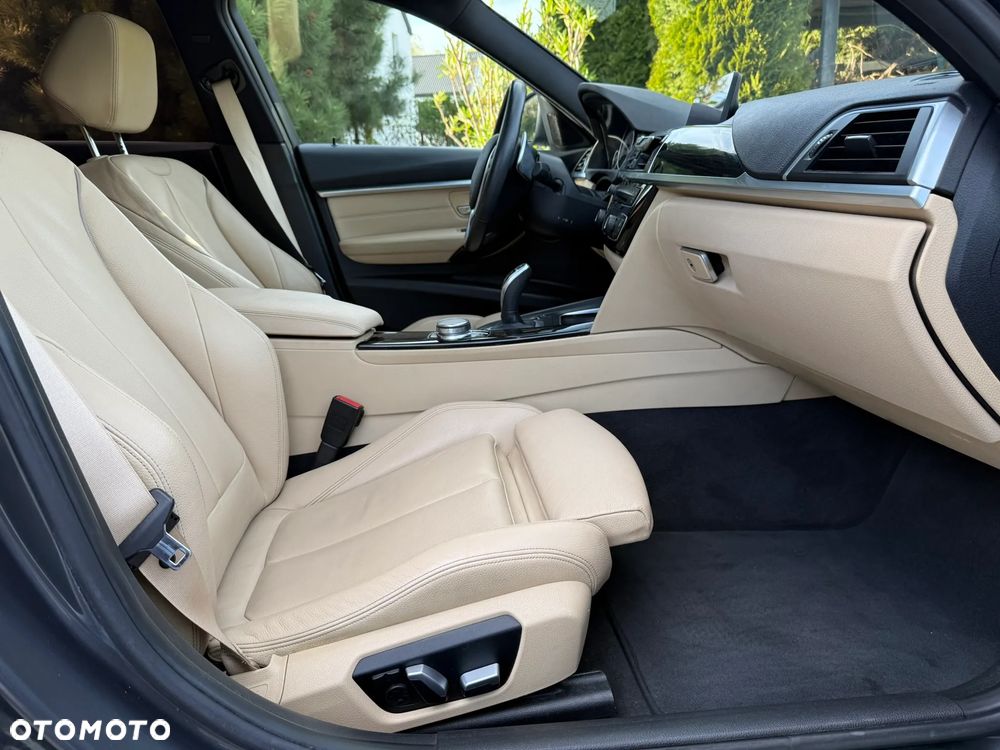 BMW Seria 3 330i Sport Line - 30