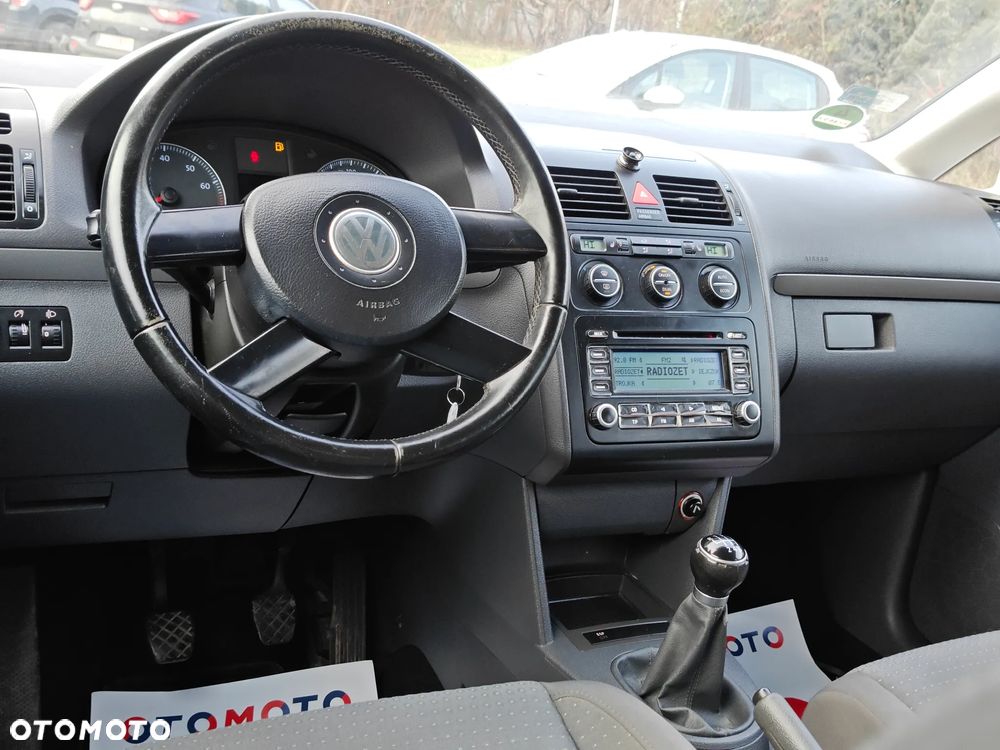 Volkswagen Touran 2.0 FSI Highline - 9