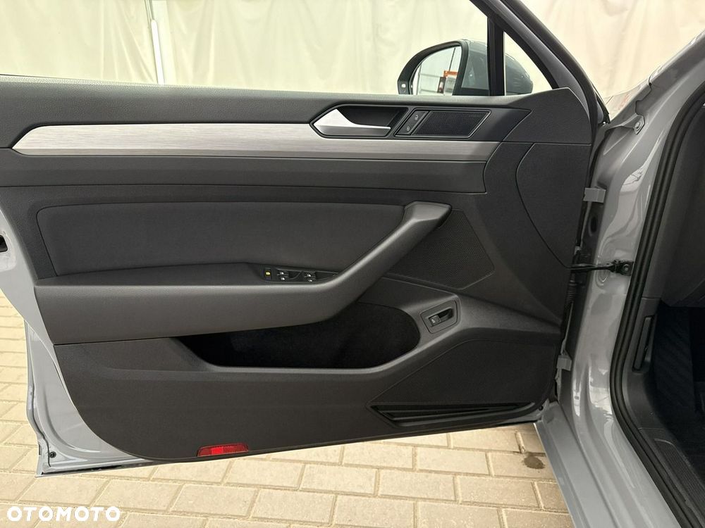 Volkswagen Passat - 11