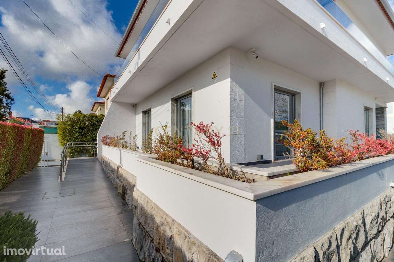 Moradia T6 remodelada - Linda-a-Velha - Grande imagem: 2/51