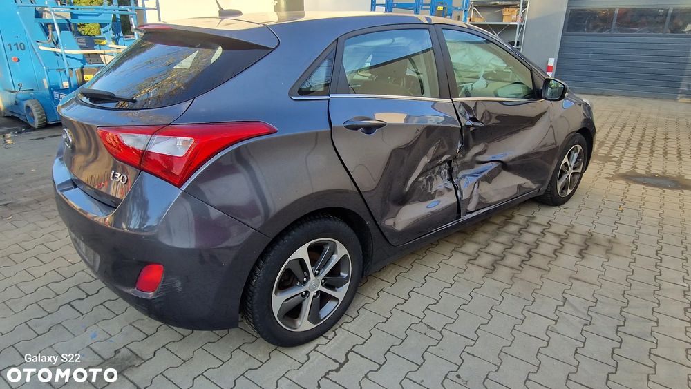 Hyundai i30 Kombi 1.6 CRDI Premium - 3