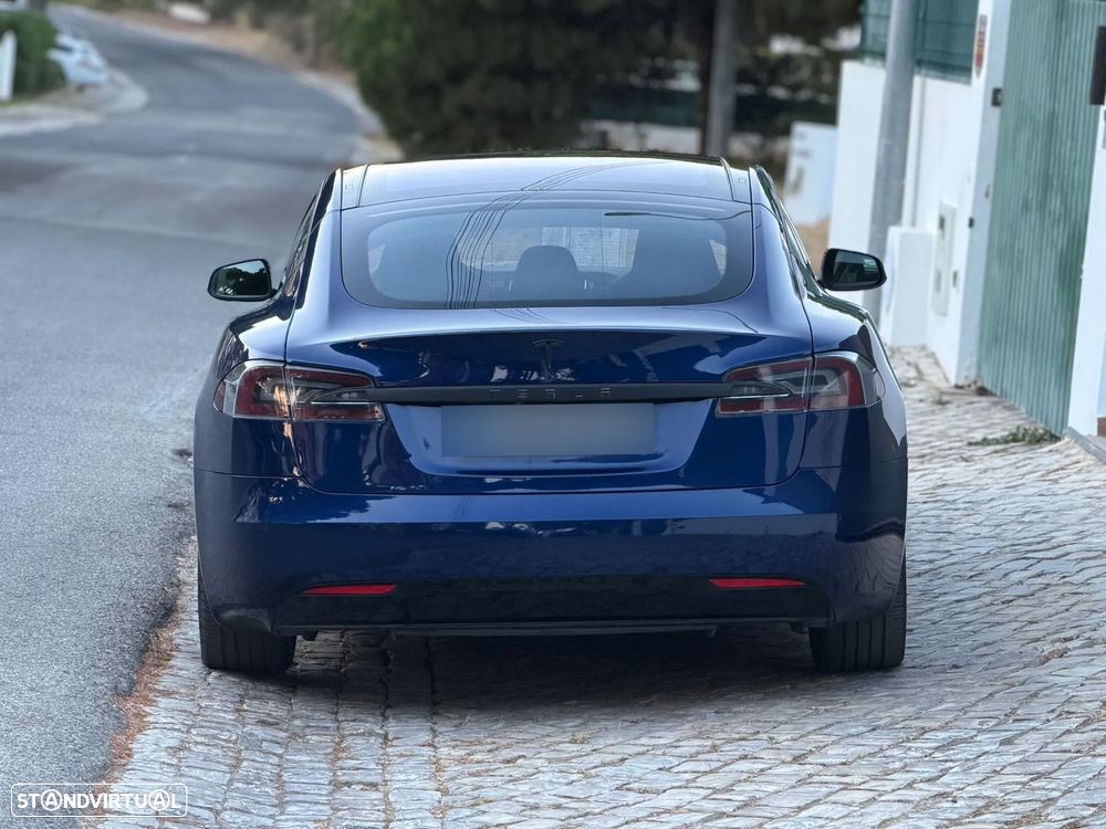 Tesla Model S - 6