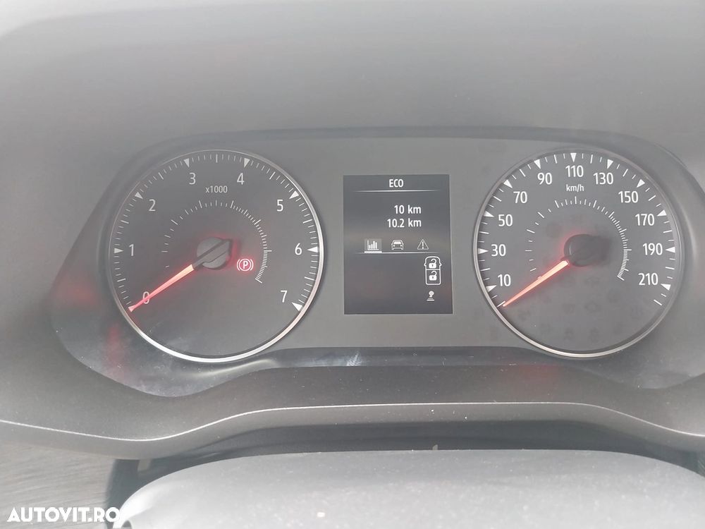 Renault TRAFIC - 8