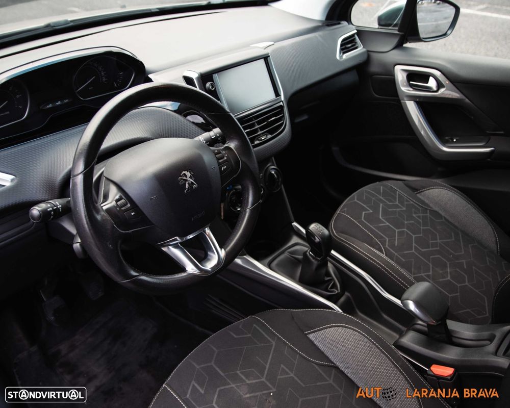 Peugeot 2008 1.2 PureTech Allure - 8
