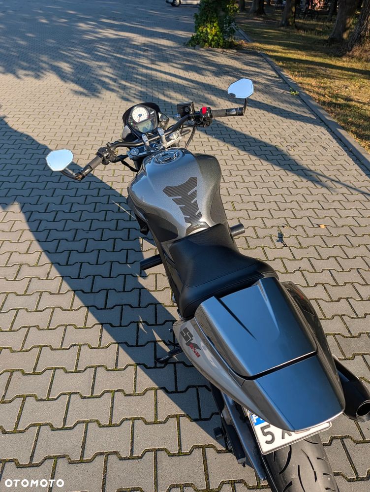 Suzuki SV - 12