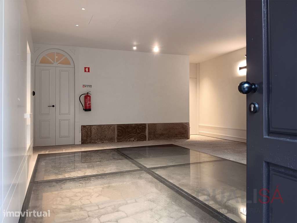 Apartamento T0+1 novo com varanda, equipado e mobilado, centro hist... - Grande imagem: 2/34