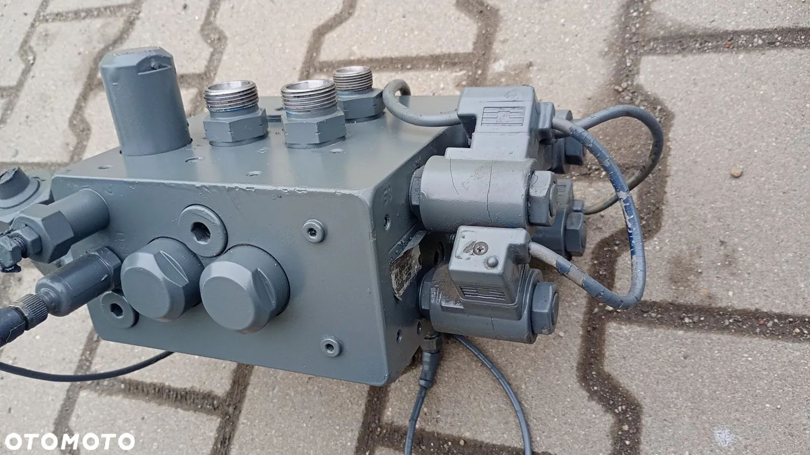 FV.  AV 58860 ROZDZIELACZ HYDRAULICZNY BUCHHOLZ AV58860 0400014620 ZOELLER Medium XL - 1