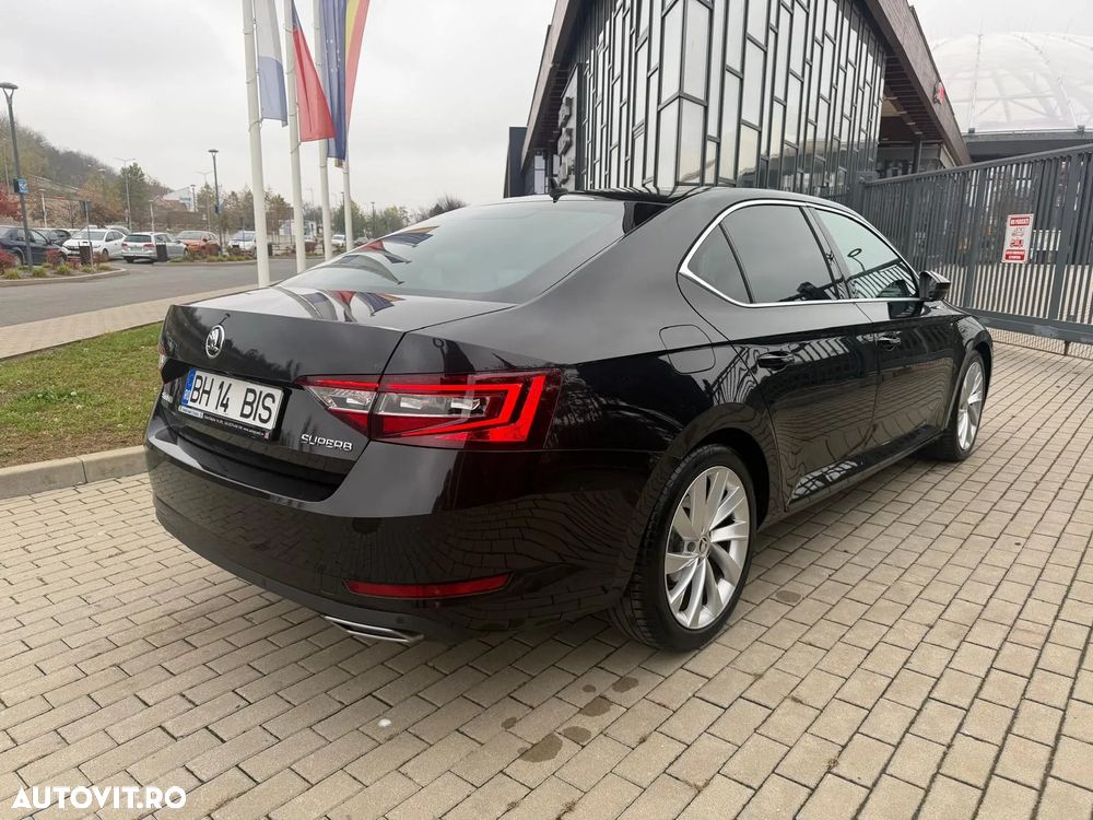 Skoda Superb 2.0 TDI DSG Premium Edition - 29