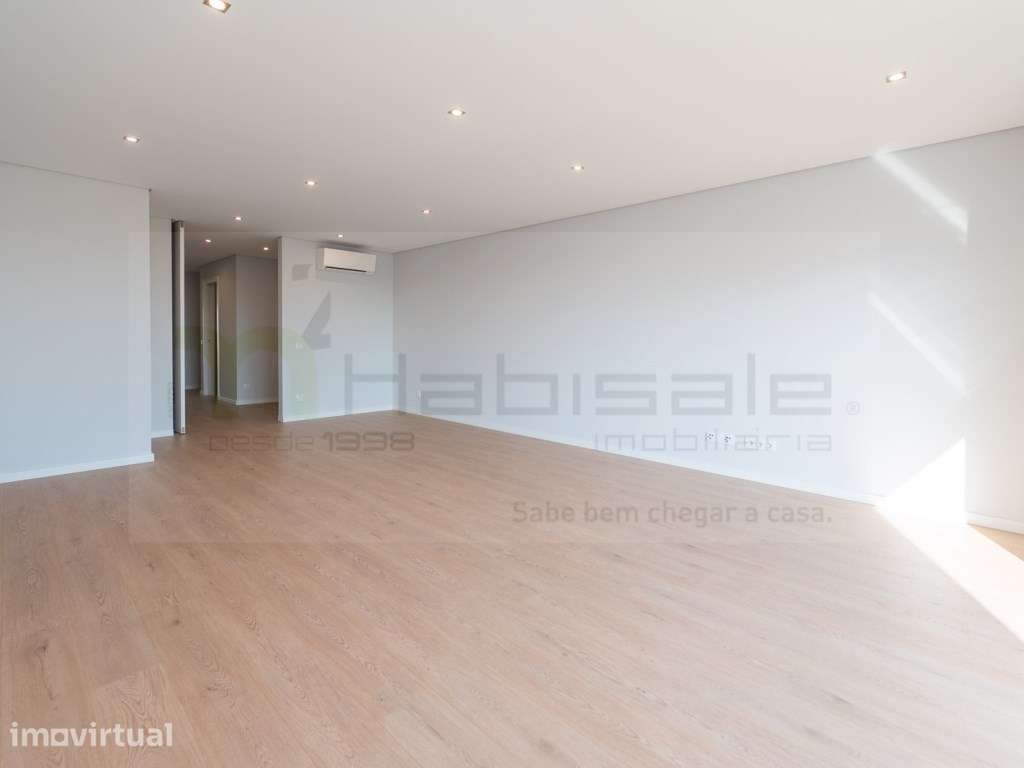 T3 Excelentes Acabamentos com Box Perto da Praia de Carcavelos - Grande imagem: 2/31