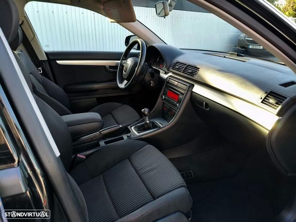 Audi A4 2.0 TDI S-line - 4