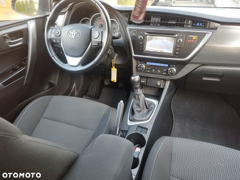 Toyota Auris 1.6 Valvematic Executive - 9