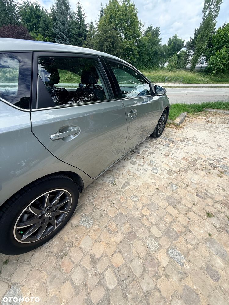 Toyota Auris 1.6 Premium MS - 3