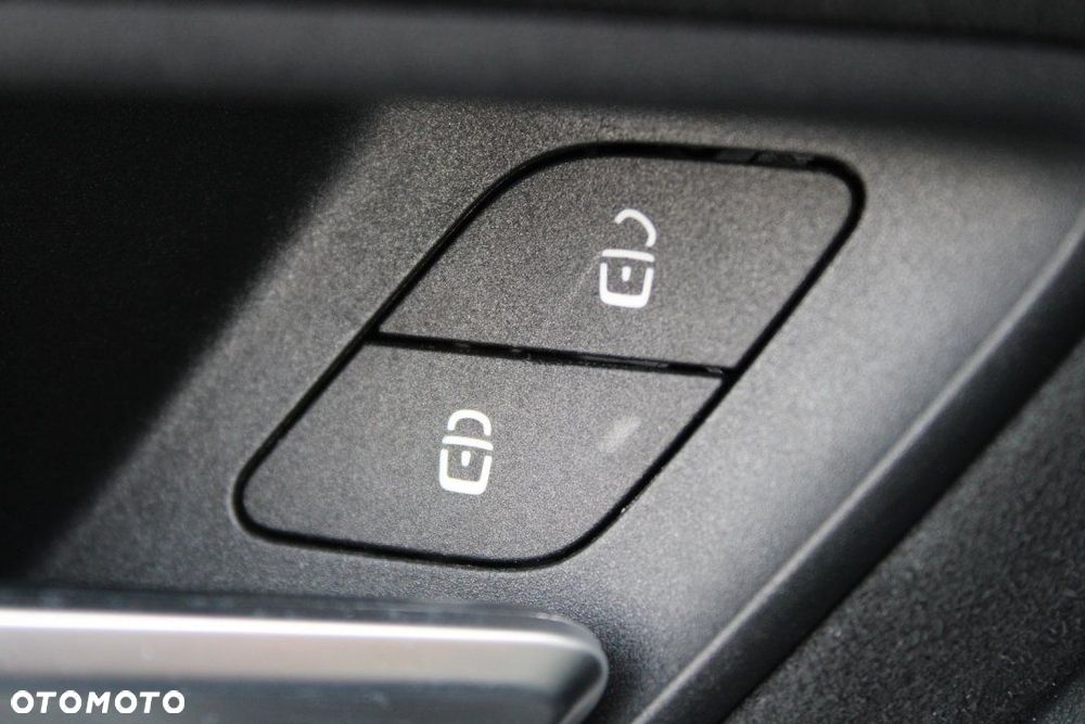 Mercedes-Benz CLA - 24