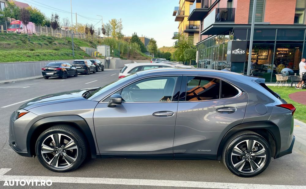 Lexus UX - 7