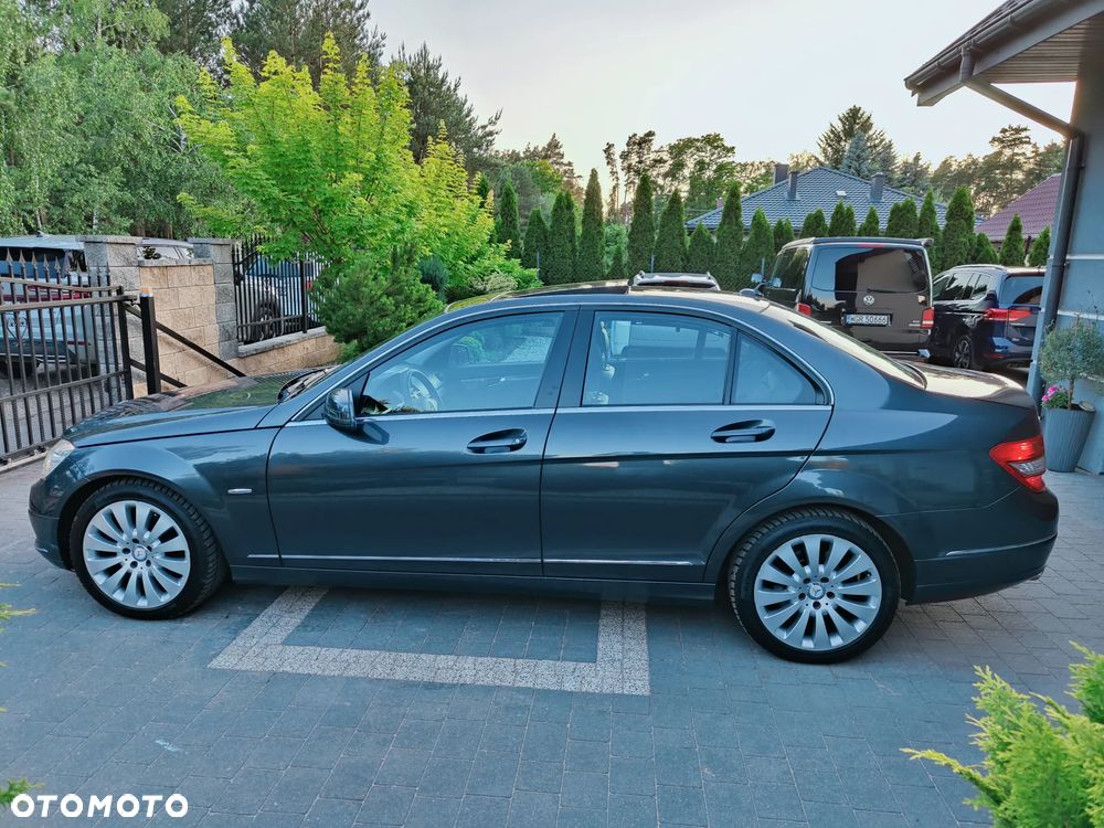 Mercedes-Benz Klasa C 350 CDI DPF 4Matic 7G-TRONIC Avantgarde - 32