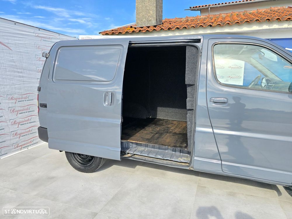 Toyota HiAce 2.4 D LXH12LB - 7