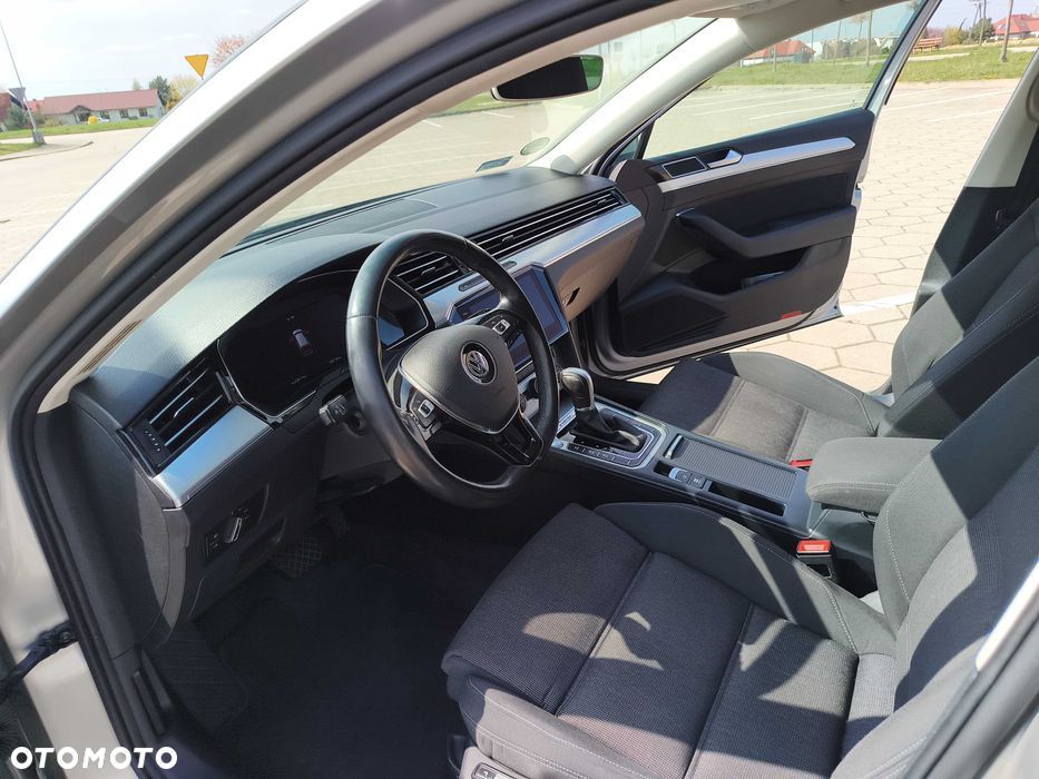 Volkswagen Passat - 11