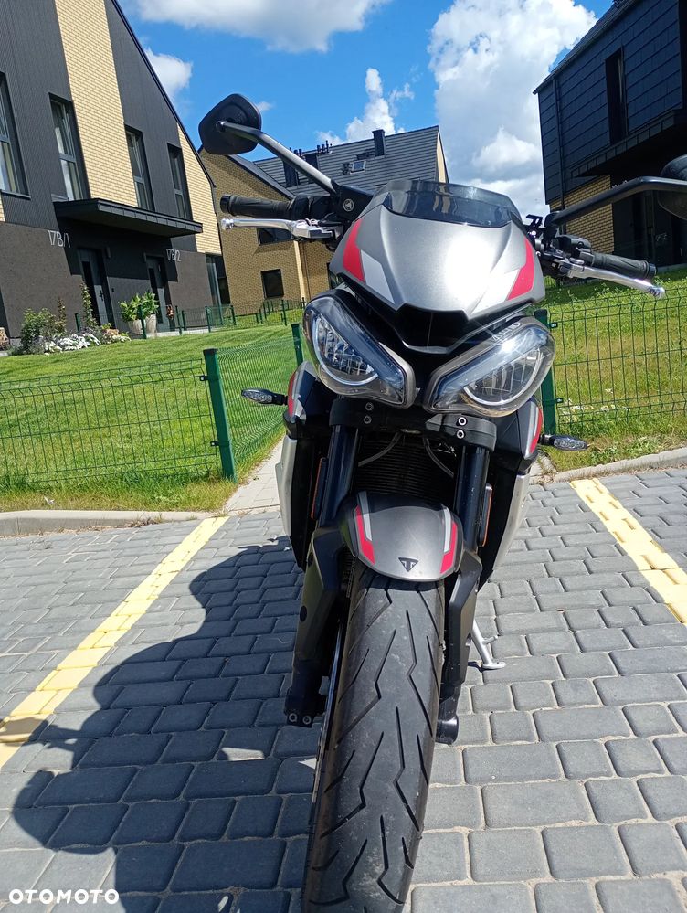 Triumph Street Triple - 1