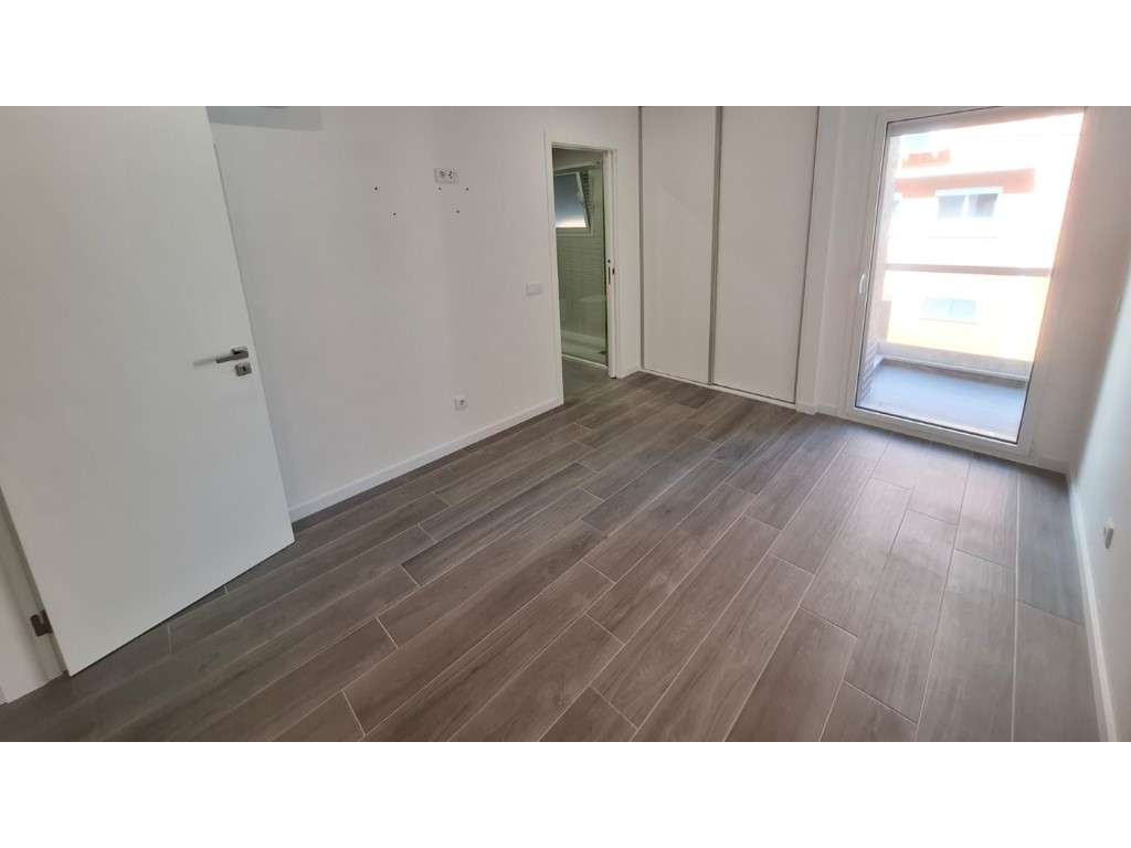 Apartamento T3 com varanda, garagem fechada em condomínio com piscina - Grande imagem: 4/19