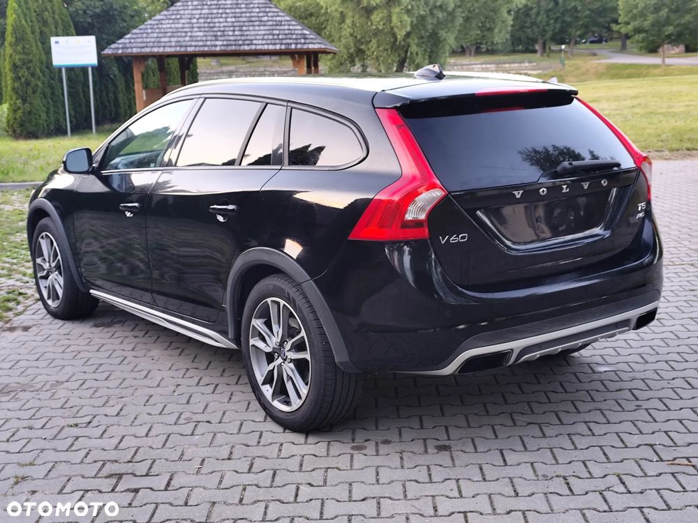 Volvo V60 Cross Country T5 AWD Momentum - 11