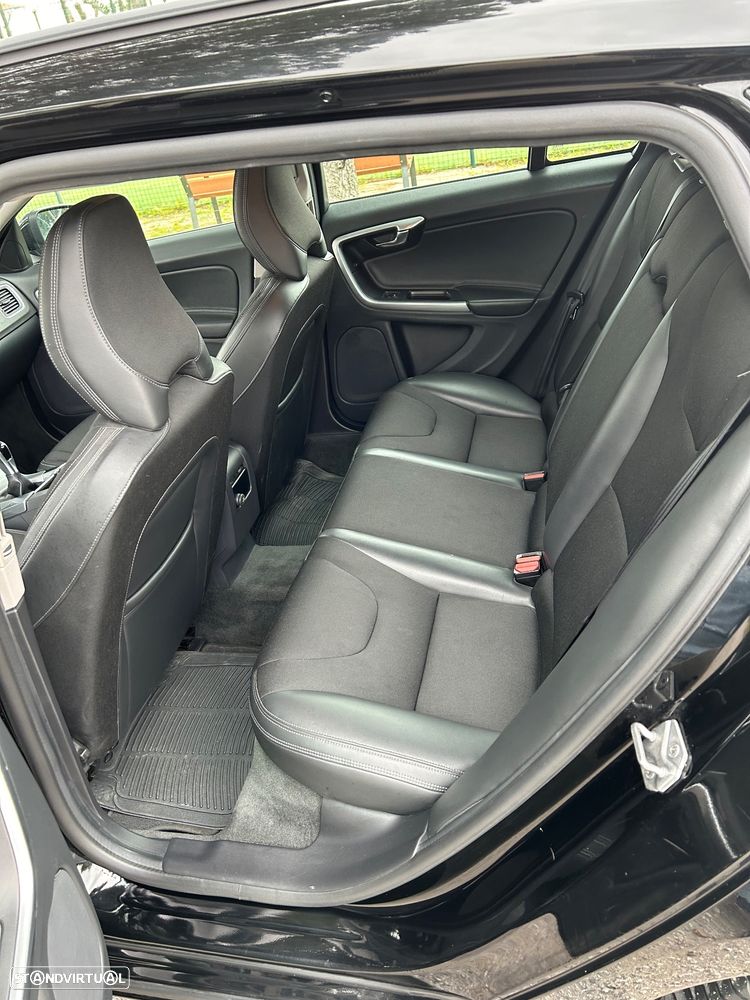 Volvo V60 2.0 D2 Momentum - 6