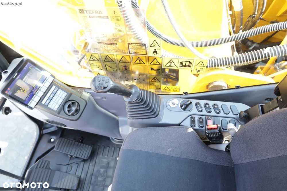 Komatsu PC210LC-11 - 23