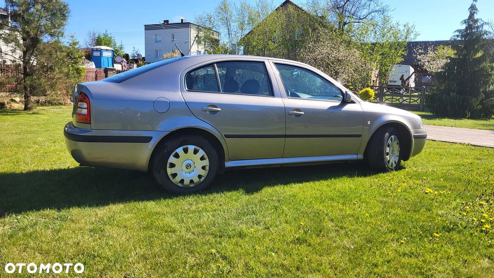 Skoda Octavia 1.6 Tour - 5