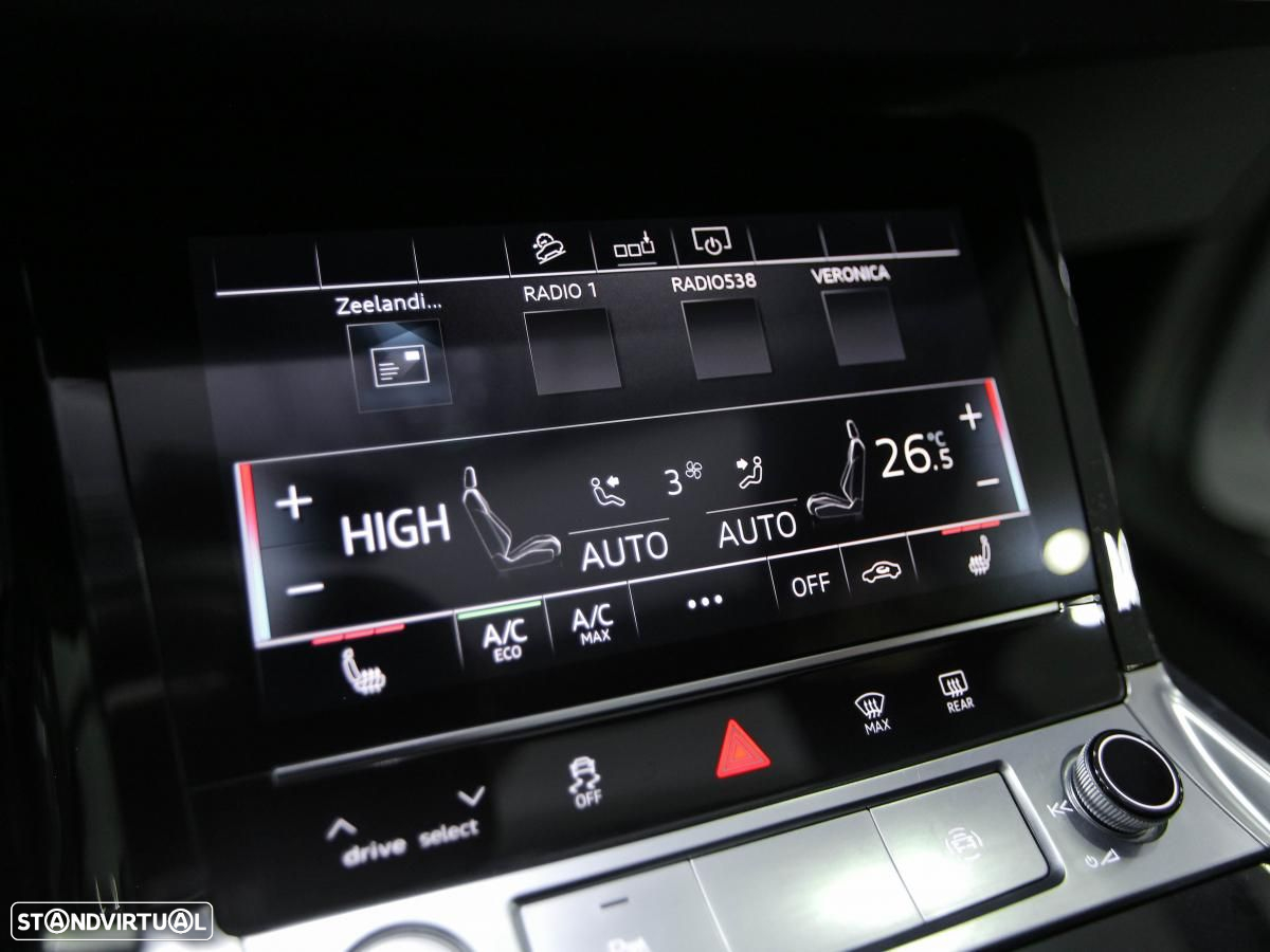 Audi e-tron 50 quattro S line - 31