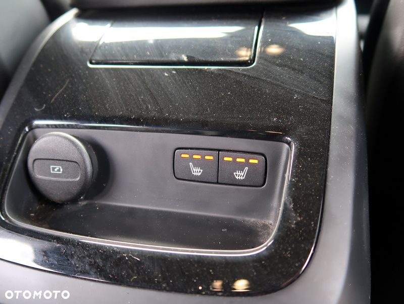 Volvo V60 T6 AWD Plug-In Hybrid Plus Dark - 28