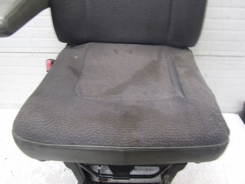 renault master II fl eu fotel kierowcy (uszkodzony) - 5