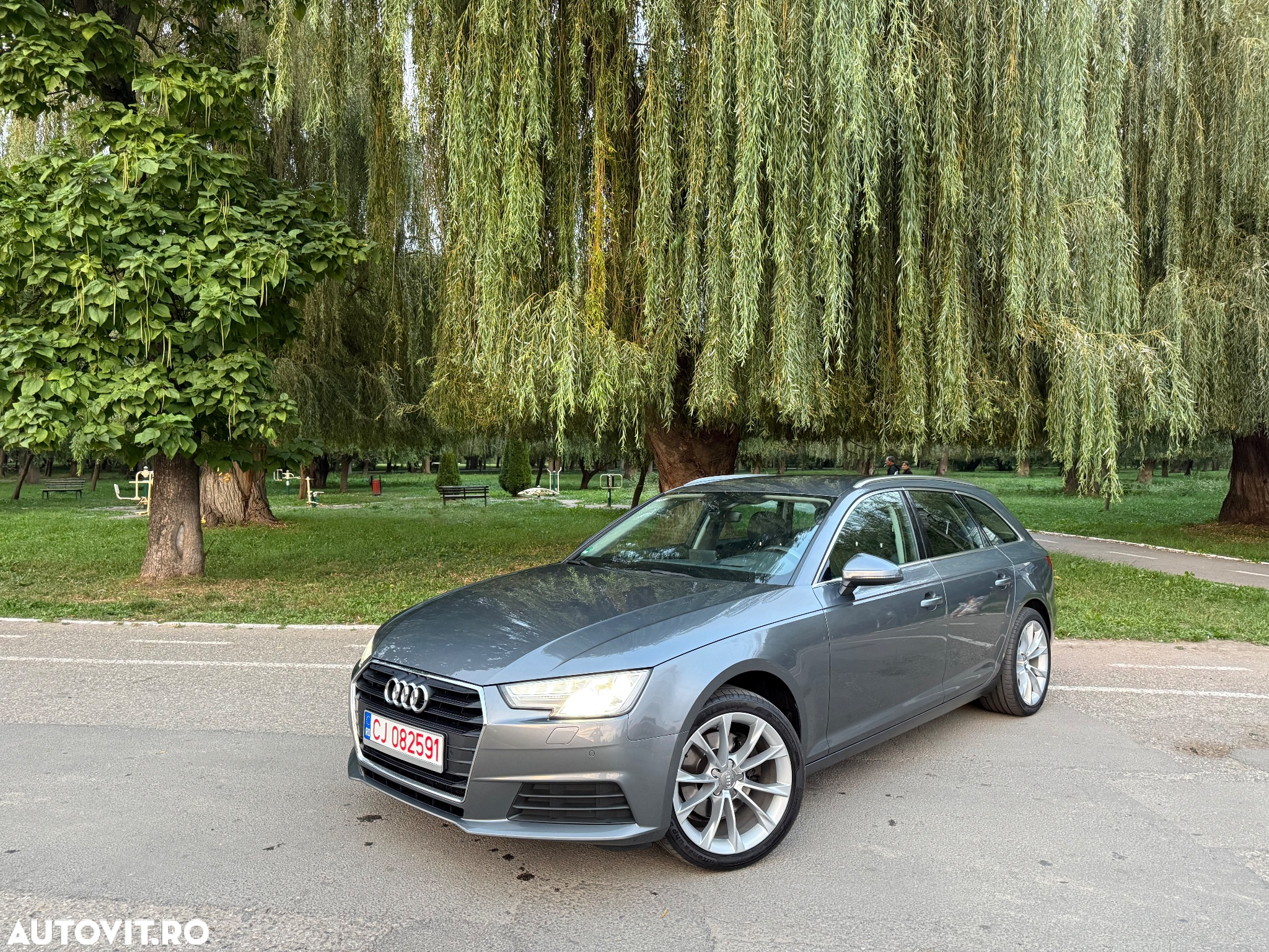 Audi A4 Avant 2.0 TDI ultra S tronic Design - 3