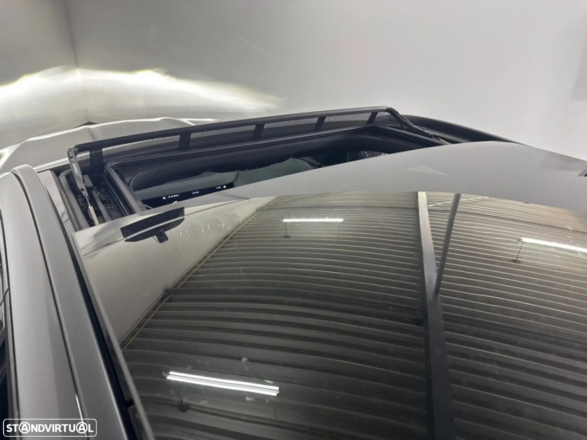 Mercedes-Benz E 300 e AMG Line - 16