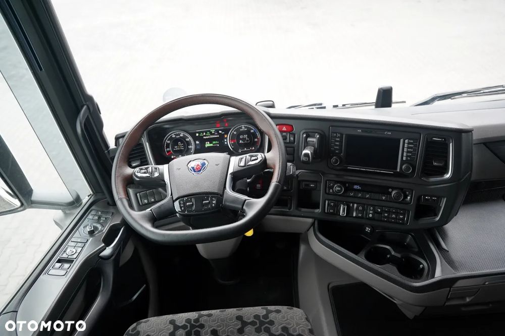 Scania R 450 / FIRANKA 7,7 m / 6x2 / DACH PODNOSZONY / OŚ PODNOSZONA / SKRĘTNA / WINDA DHOLLANDIA 3 500 KG / KLIMA POSTOJOWA / EURO 6 - 31