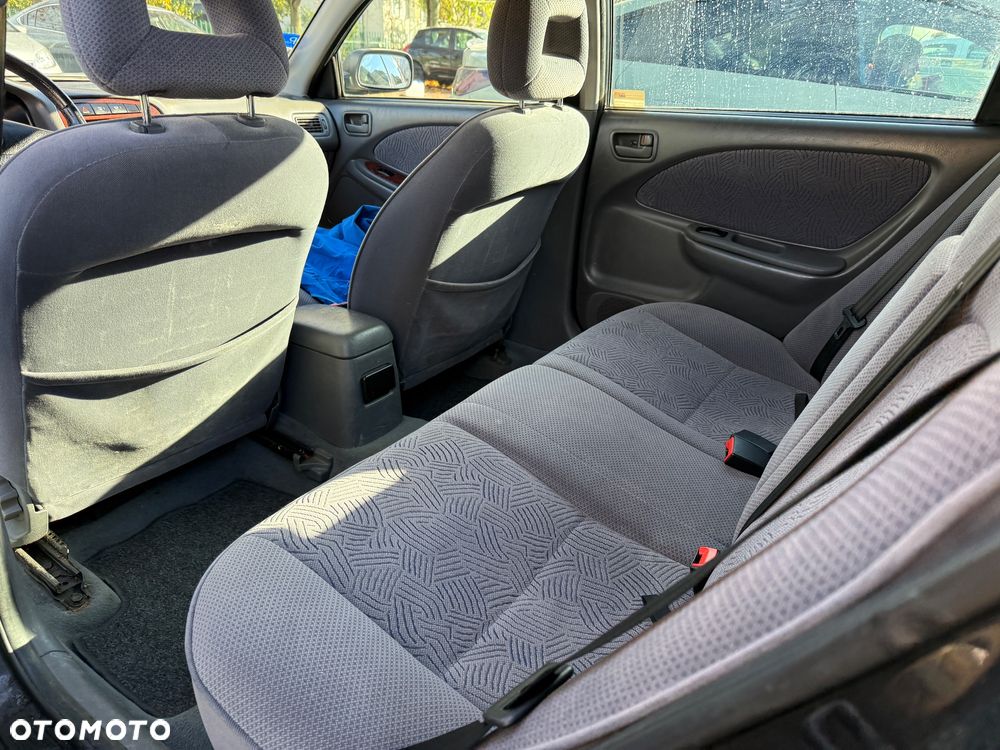 Toyota Avensis 2.0 Sol - 33