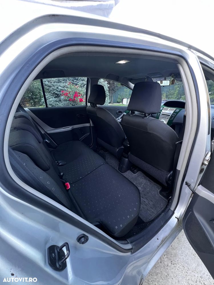 Toyota Yaris 1.0 Terra - 11