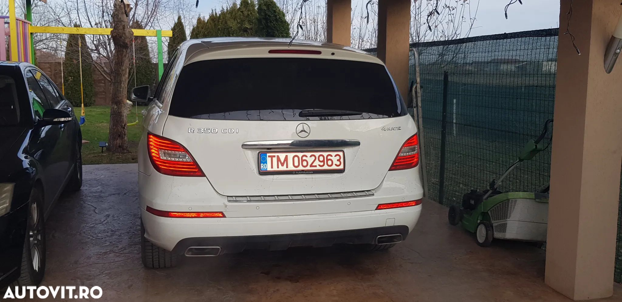 Dezmembrez Mercedes  E - 1