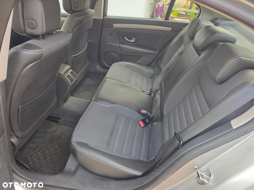 Renault Laguna dCi 110 FAP Paris - 8