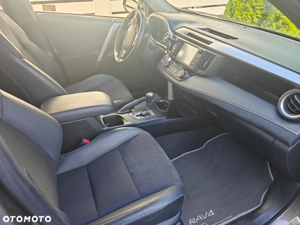 Toyota RAV4 - 6