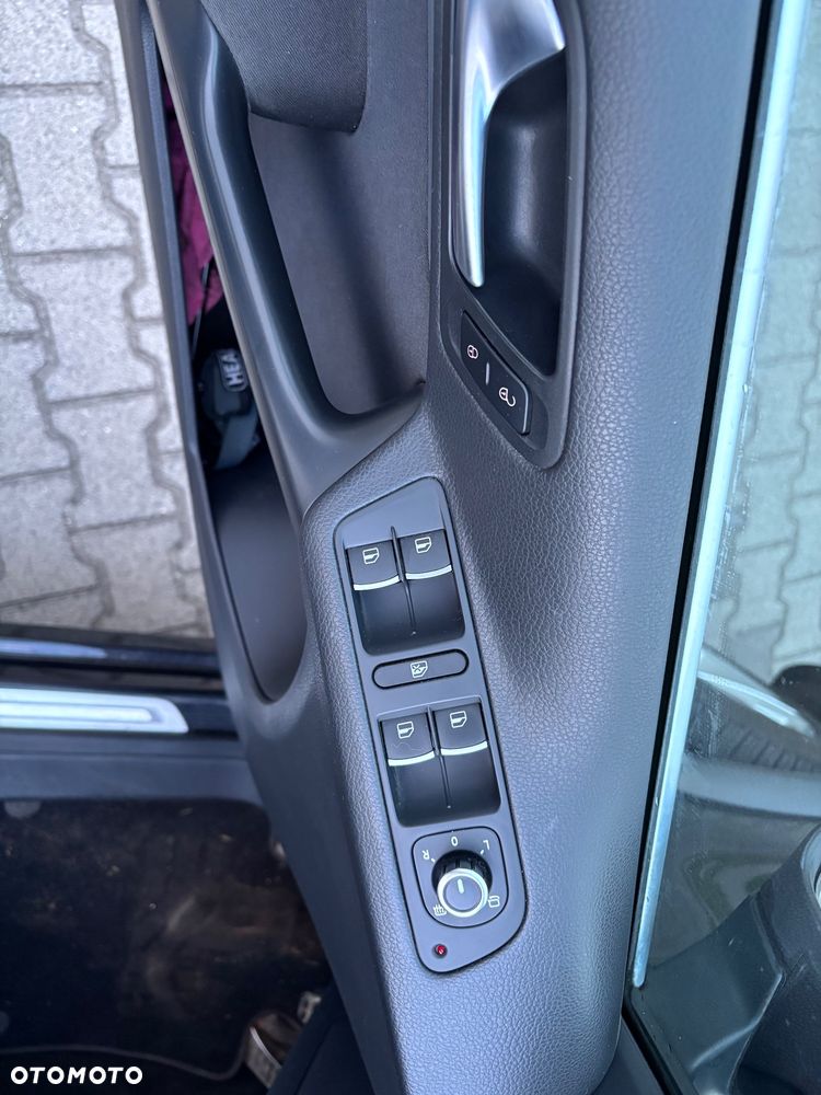 Volkswagen Tiguan 2.0 TDI 4Mot R-Style - 9
