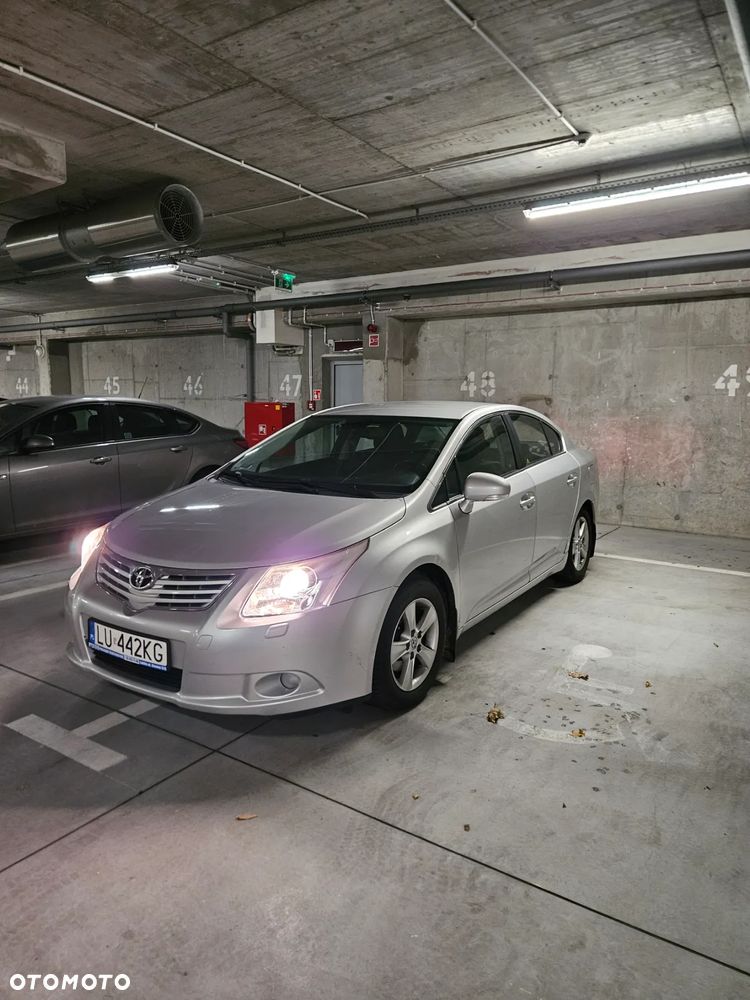 Toyota Avensis 1.8 Comfort - 1