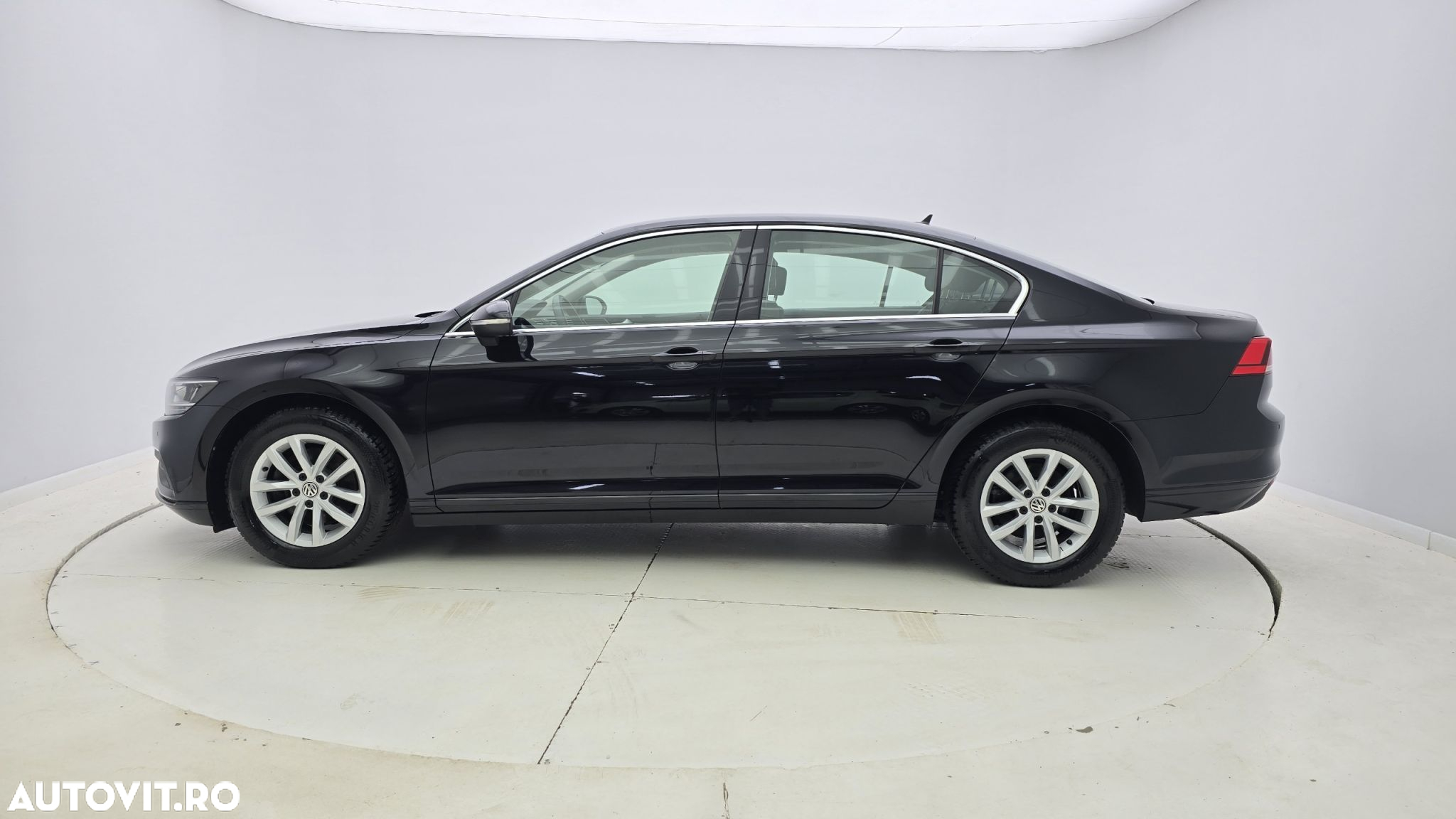Volkswagen Passat 2.0 TDI DSG Comfortline - 9