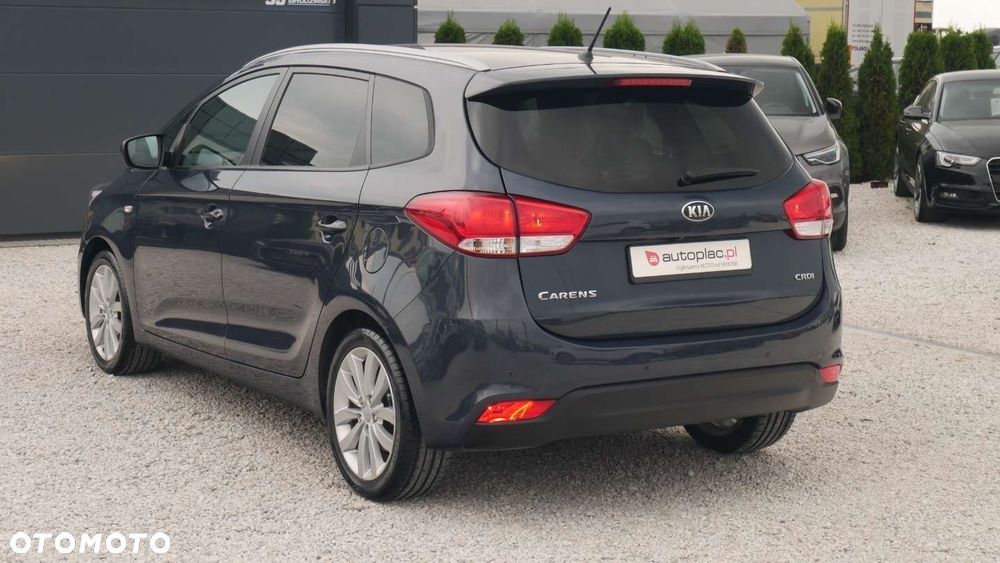 Kia Carens - 5