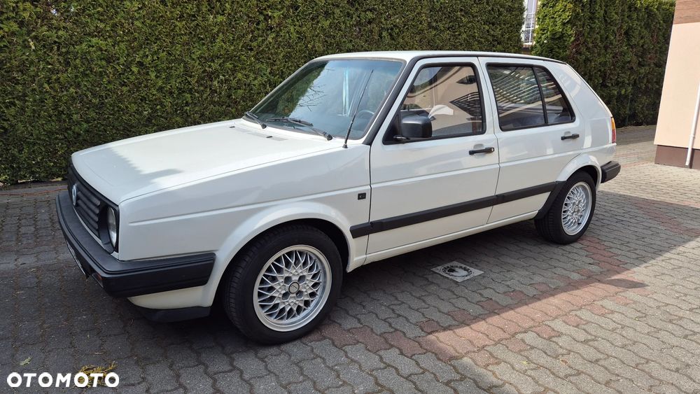 Volkswagen Golf - 2