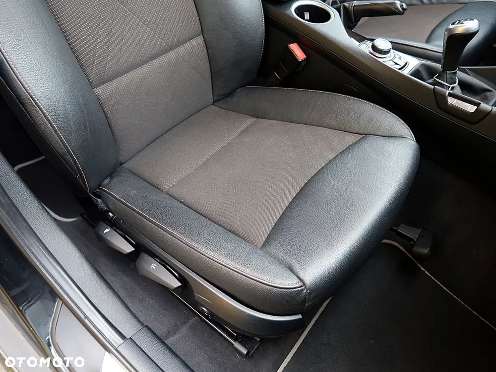 BMW X1 sDrive18d xLine - 8