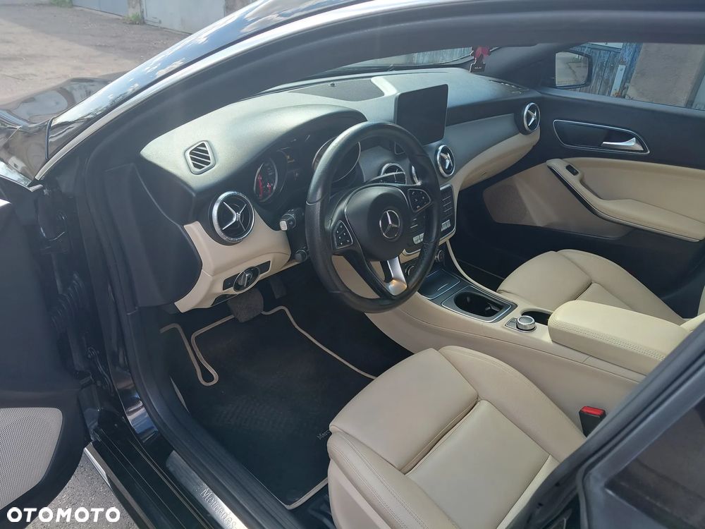 Mercedes-Benz CLA 250 4Matic 7G-DCT AMG Line - 6