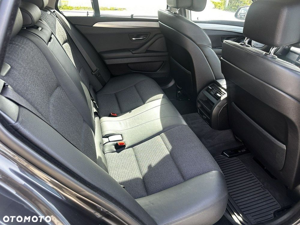 BMW Seria 5 530d Touring - 24
