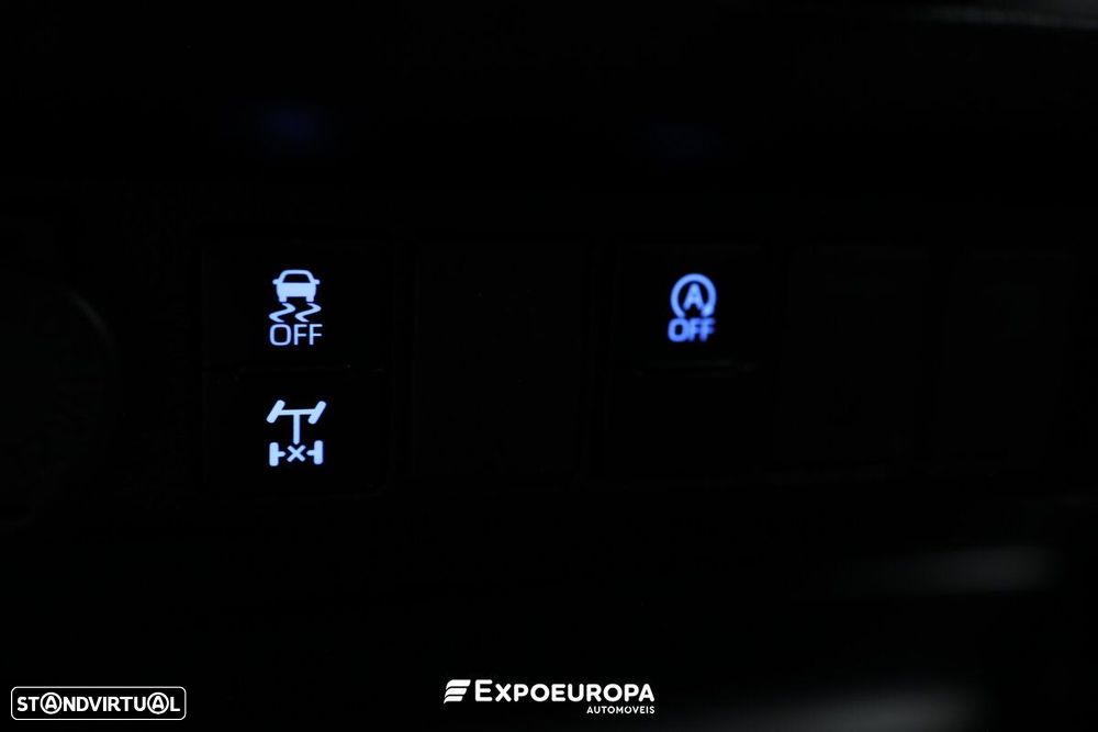 Toyota Hilux 2.4 D-4D 4WD CD CH Aut. - 20