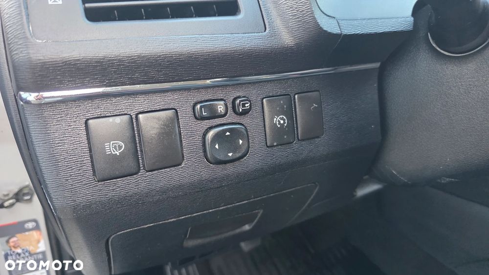 Toyota Avensis 2.0 Executive - 17